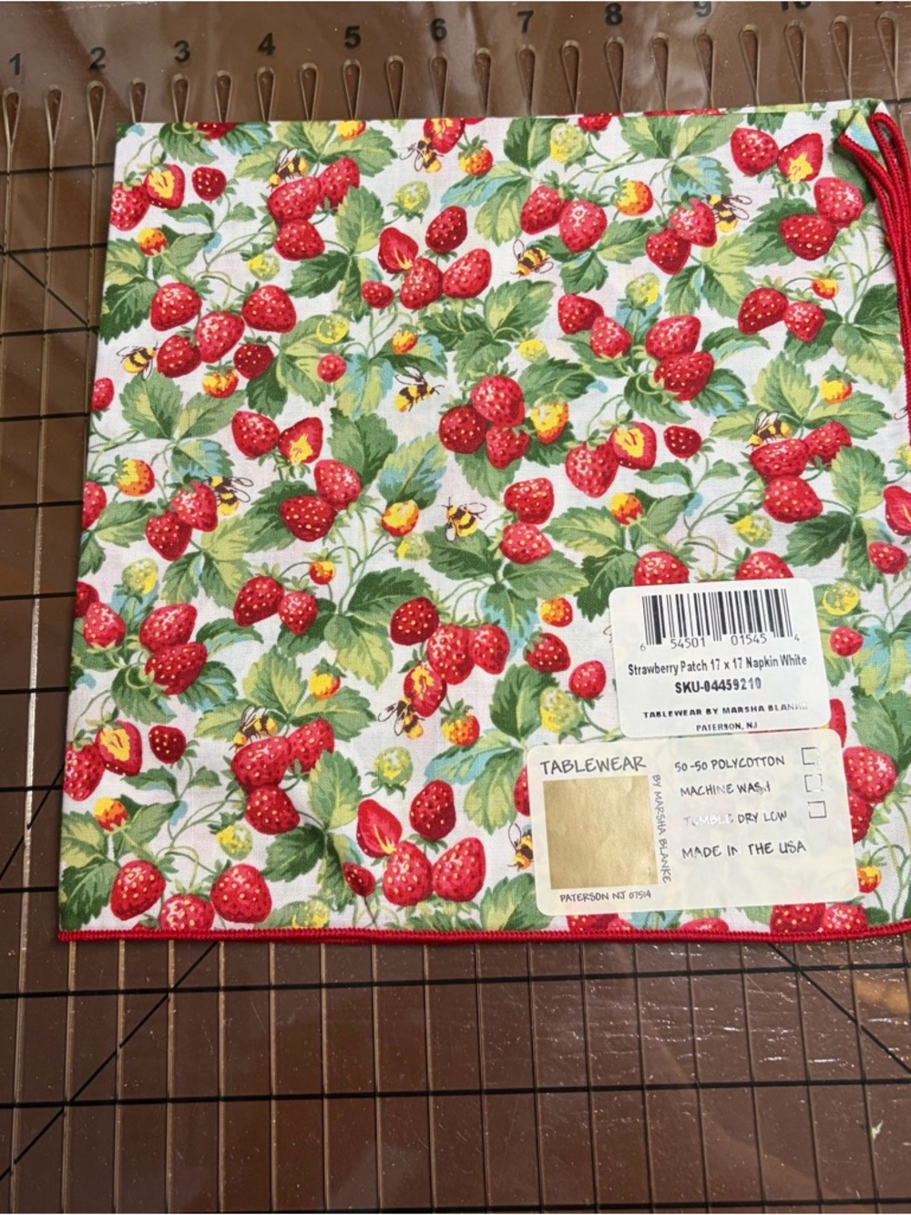 Rare NOS 90s Strawberry & Bee Napkins Set of 4 🍓🐝 Retro Country Cottagecore